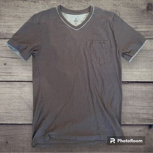 Mens single front pocket t-shirt